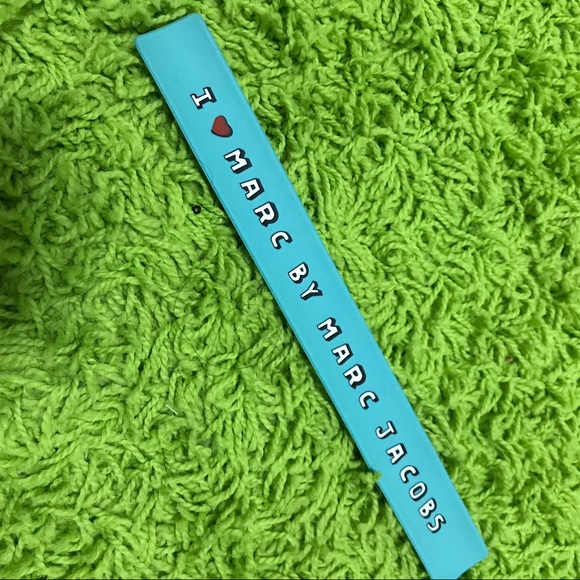 Marc Jacobs I LOVE MARC JACOBS Blue Slap Bracelet - Picture 1 of 5